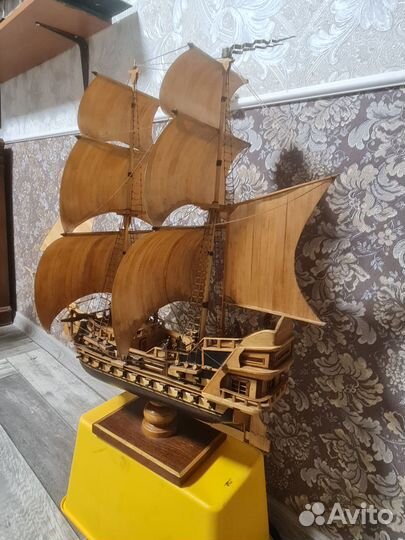 Модель корабля из дерева