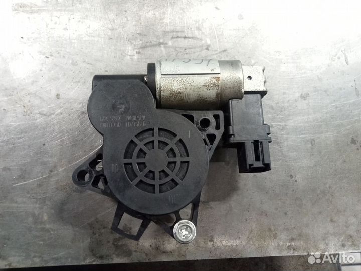 Мотор стеклоподъемника зад. лев. Мазда 3, Б/У