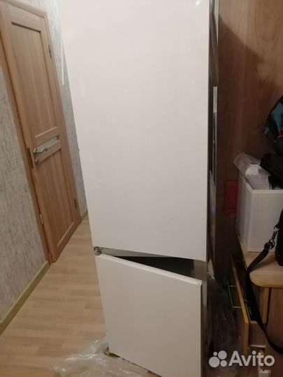 Встраиваемый холодильник Zanussi