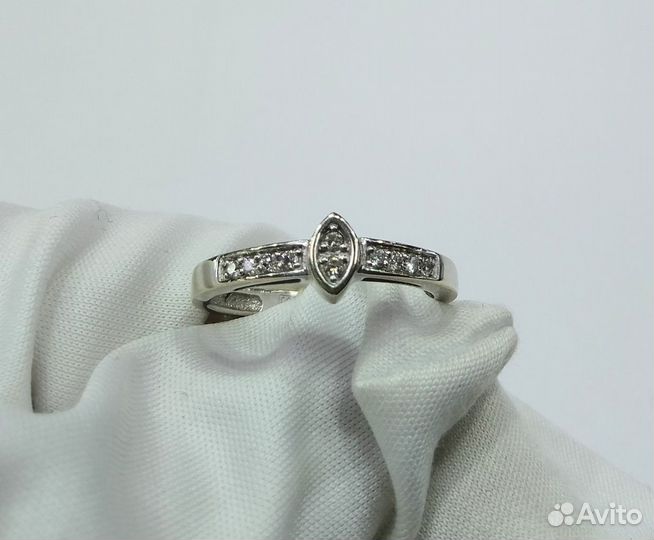 Кольцо с природным камнем Золото