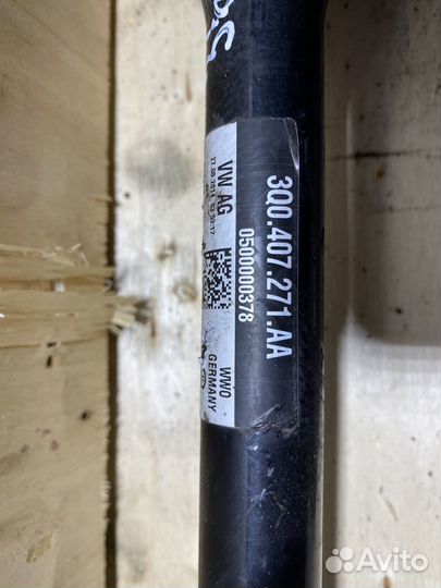 Приводной вал левый Passat B8 1,4 бензин МКПП P64