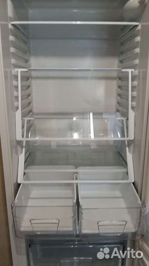 Полки,ящики, от холодильника,Indesit IB 201