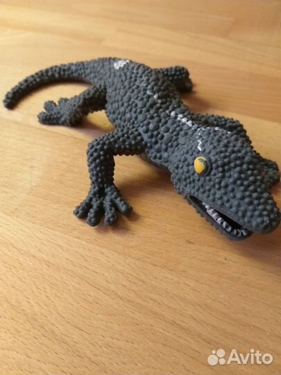 Набор игрушек (акулы,змеи,ящерицы,птицы,дракон)