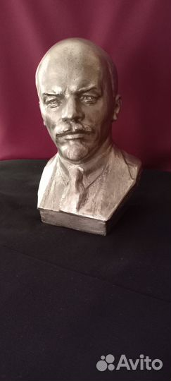 Бюст В.И.Ленин