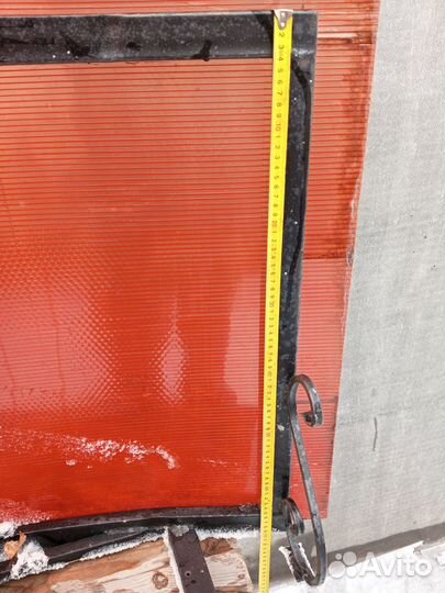 Козырек над крыльцом