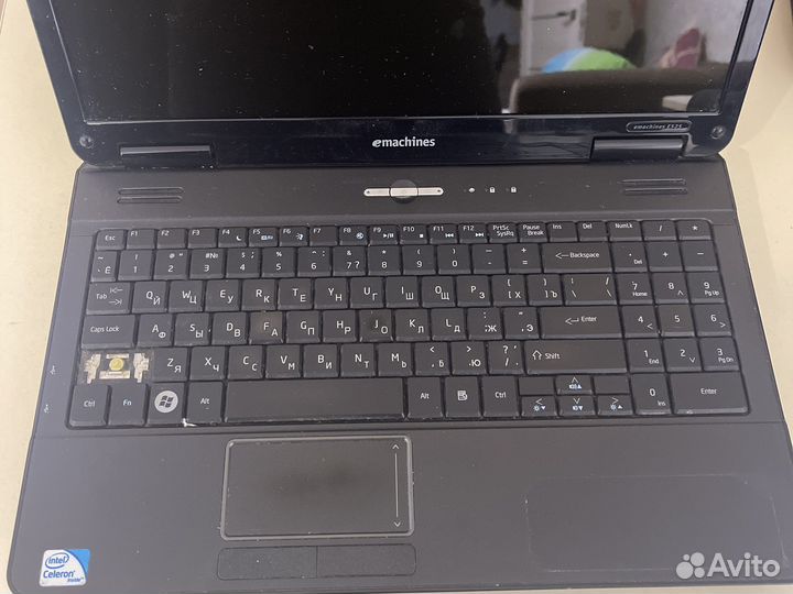 Ноутбук emachines e525