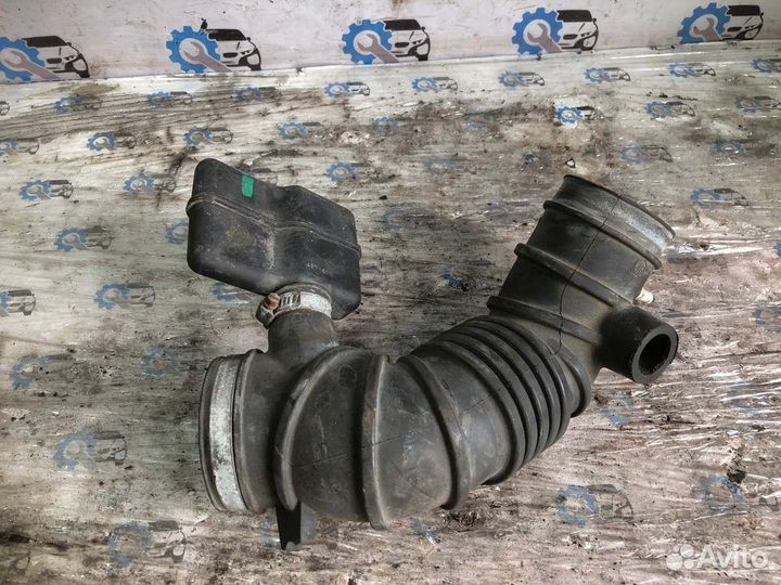 Патрубок корпуса воздушного фильтра передний