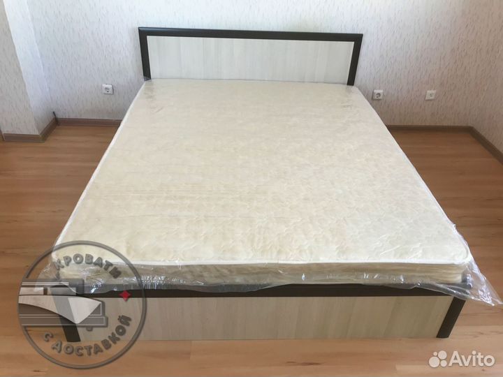 Кровать с матрасом