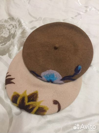 Берет из шерсти с валяным узором