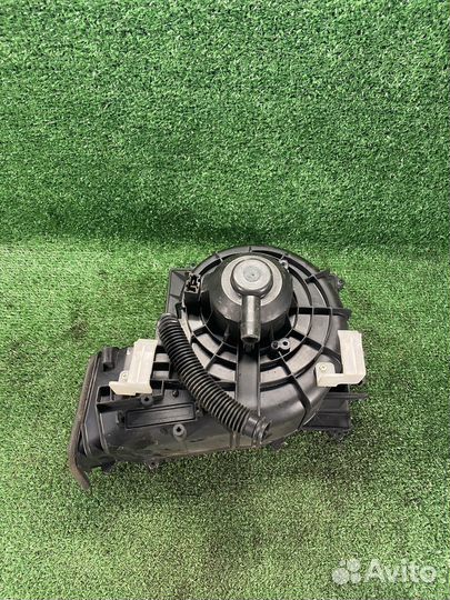 Моторчик печки Nissan Primera p12