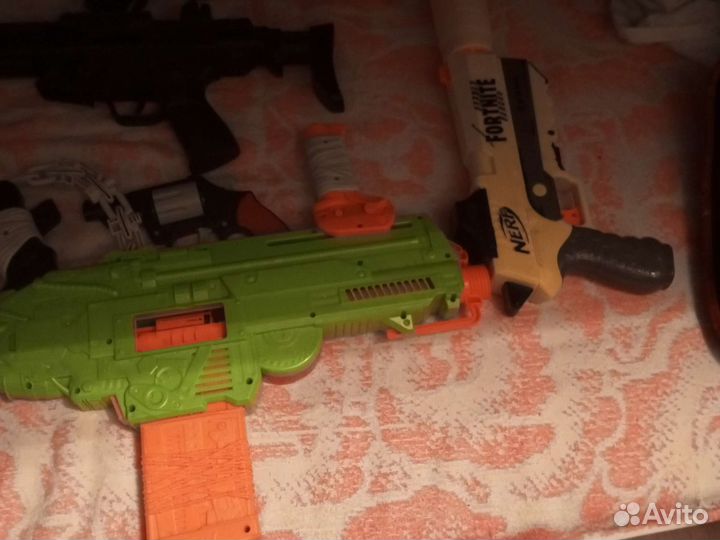 Нерфы и пистолеты игрушечные