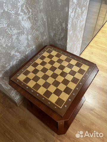 Стол для игры в шахматы