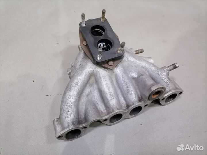 Коллектор впускной в сборе 1.8 SF VW Golf II 1985