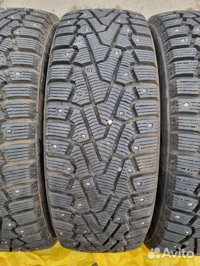 Pirelli Ice Zero 215/65 R16