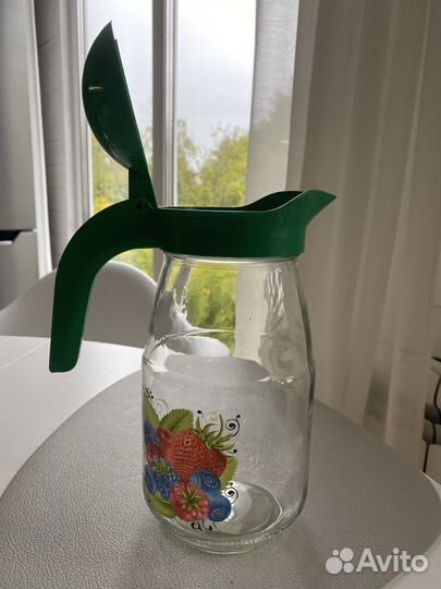 Стеклянный кувшин