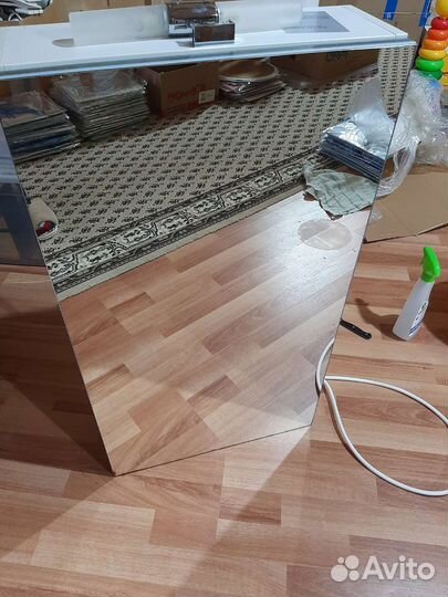 Зеркало-шкаф с подсветкой