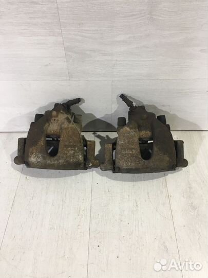 Суппорт передний mazda 3 BK 2.0 мт седан