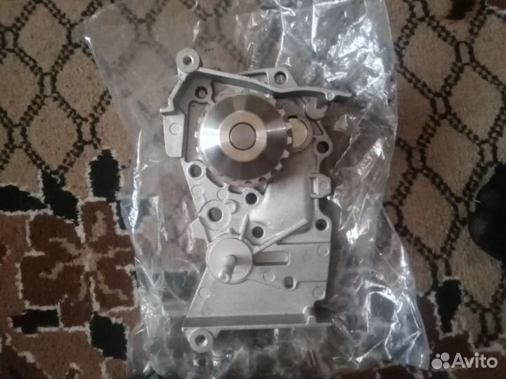 Помпа водяная на Renault logan