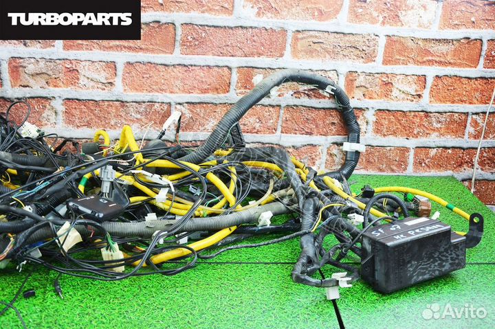 Коса автомобиля Subaru Forester SF5 EJ205