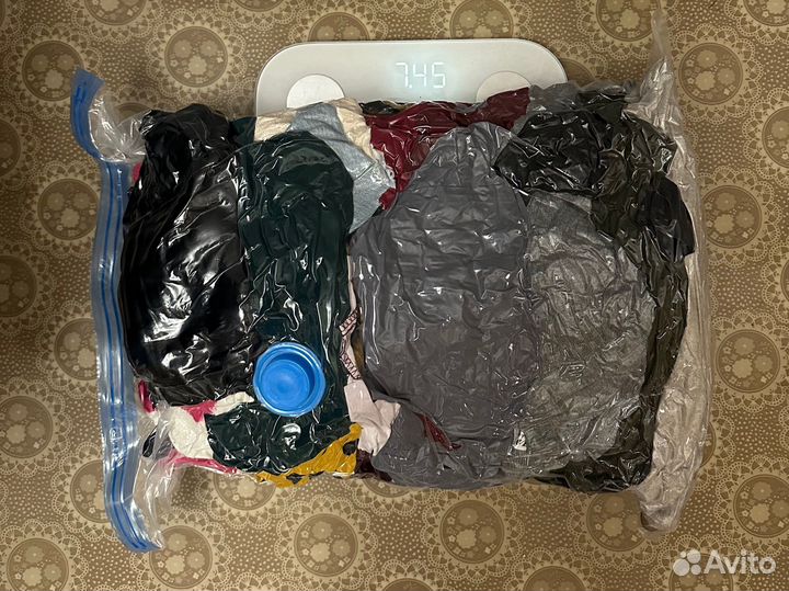 Вещи два пакета женская и верхняя
