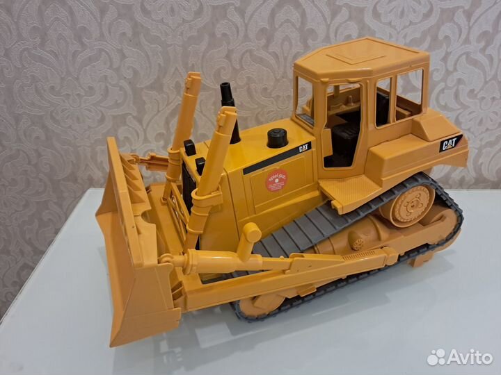 Bruder Погрузчик гусеничный CAT