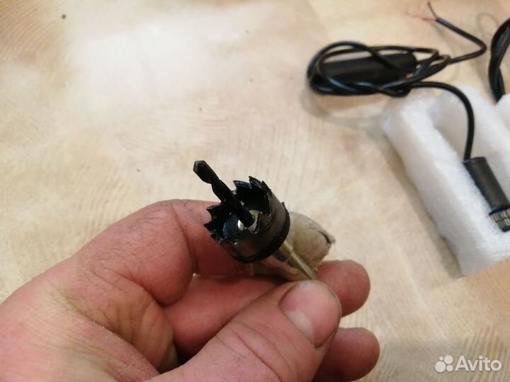 Проекция логотипа BMW глазок