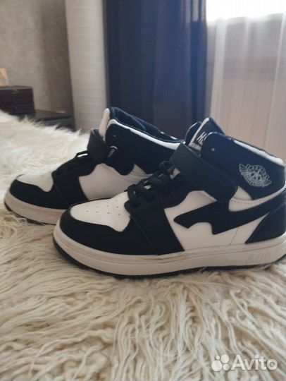 Кроссовки на девочку