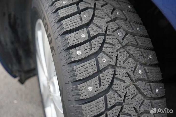 Bridgestone Blizzak Spike-02 SUV 235/65 R17 108T