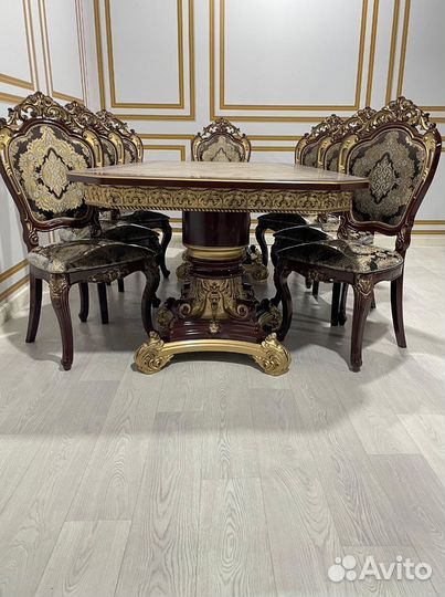 Стол обеденный. В наличии