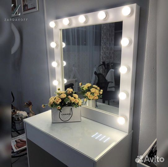 Туалетный столик с гримерным зеркалом