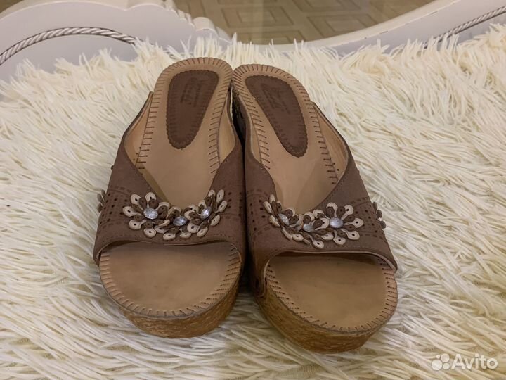 Шлепанцы женские