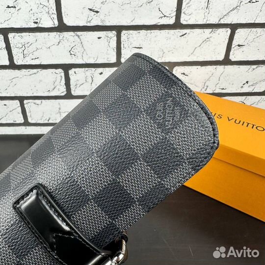 Футляр для часов louis vuitton