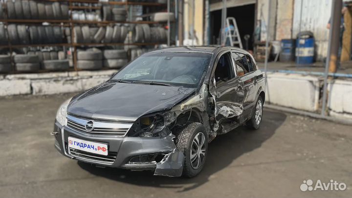 Замок багажника Opel Astra (H) 133220