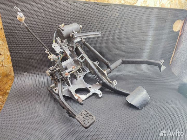 Педальный узел для BMW 7 E38