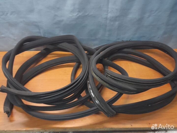 Уплотнитель двери на Mercedes W 210