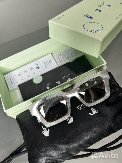 Солнцезащитные очкиOff-White
