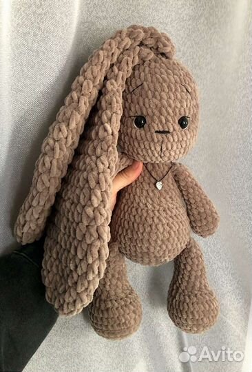 Игрушка зайка плюшевая вязаная