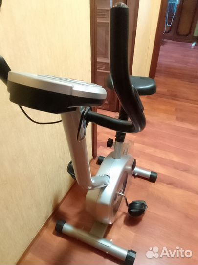 Спортивный тренажер-велосипед