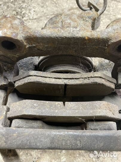 Суппорт передний правый VW Passat B3