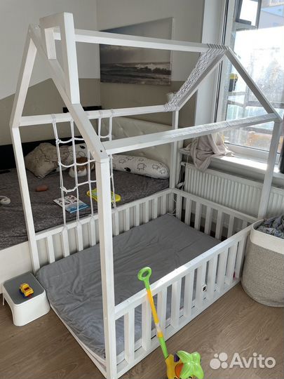 Детская кроватка-домик напольная