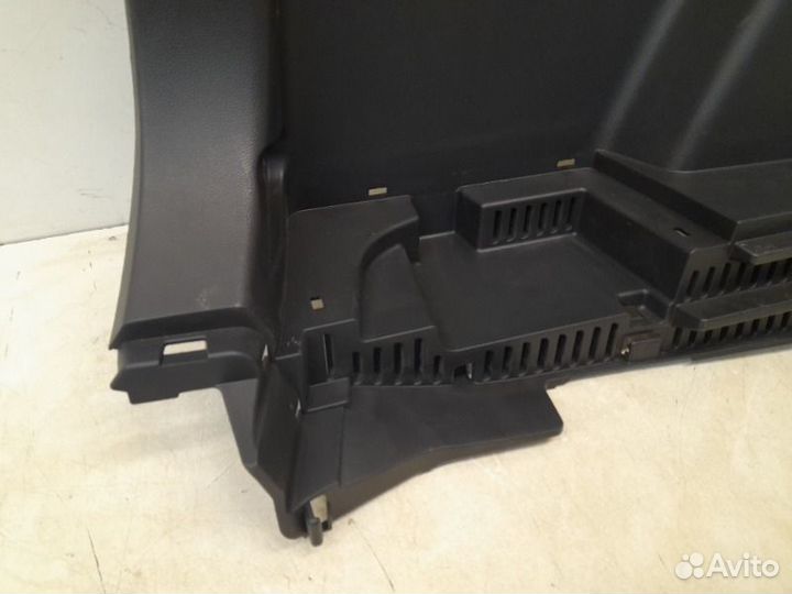 Обшивка багажника задняя левая Toyota Rav4 50
