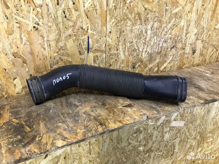 Патрубок впускного коллектора Volkswagen Polo