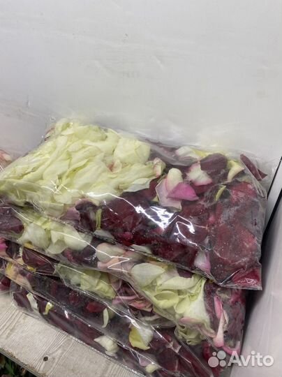 Лепестки роз