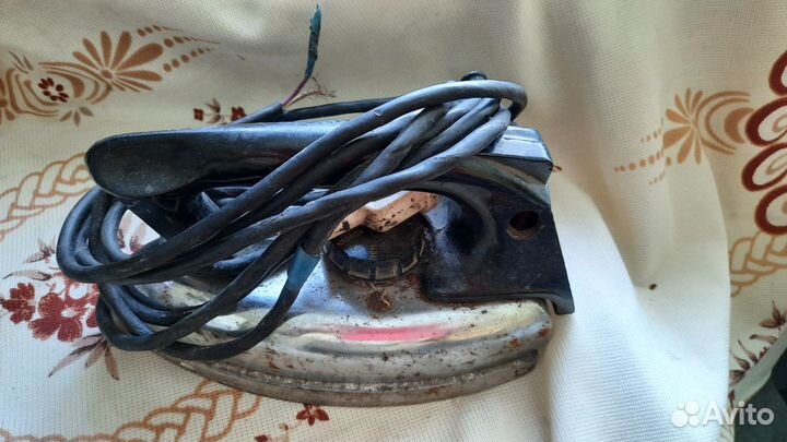 Паровой утюг и просто утюг