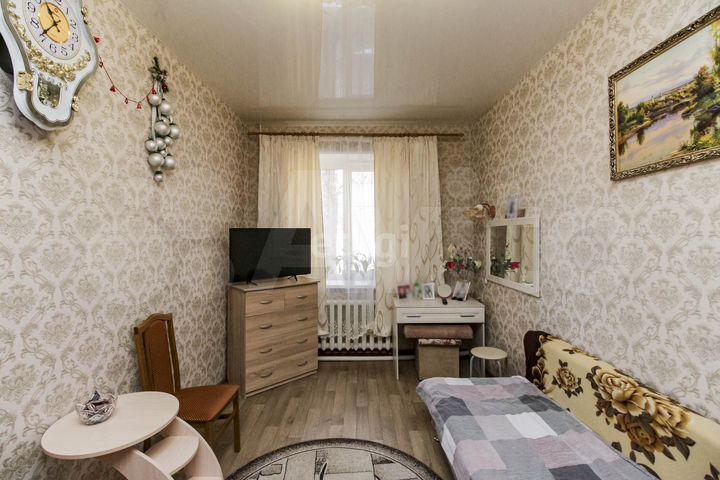 Комната 49 м² в 2-к., 1/2 эт.