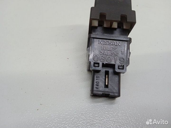 Кнопка аварийной сигнализации Nissan Teana J31 2.3