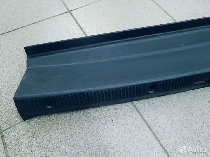 Накладка багажника Toyota Vista ZZV50 1zzfe 2002