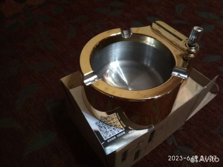 Пепельница с зажигалкой