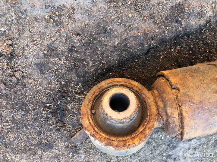 Амортизатор задний правый Lexus Rx 2019