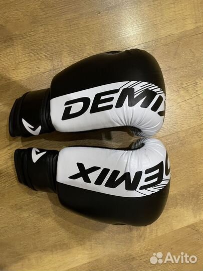 Боксерские перчатки demix